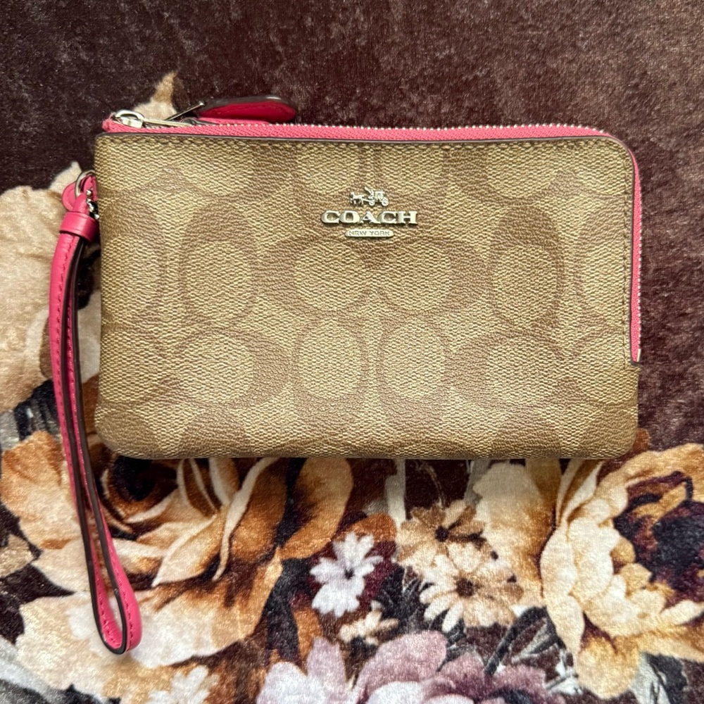 COACH Signature Logo Pink Corner Double Center Zip Pockets Wristlet Wallet